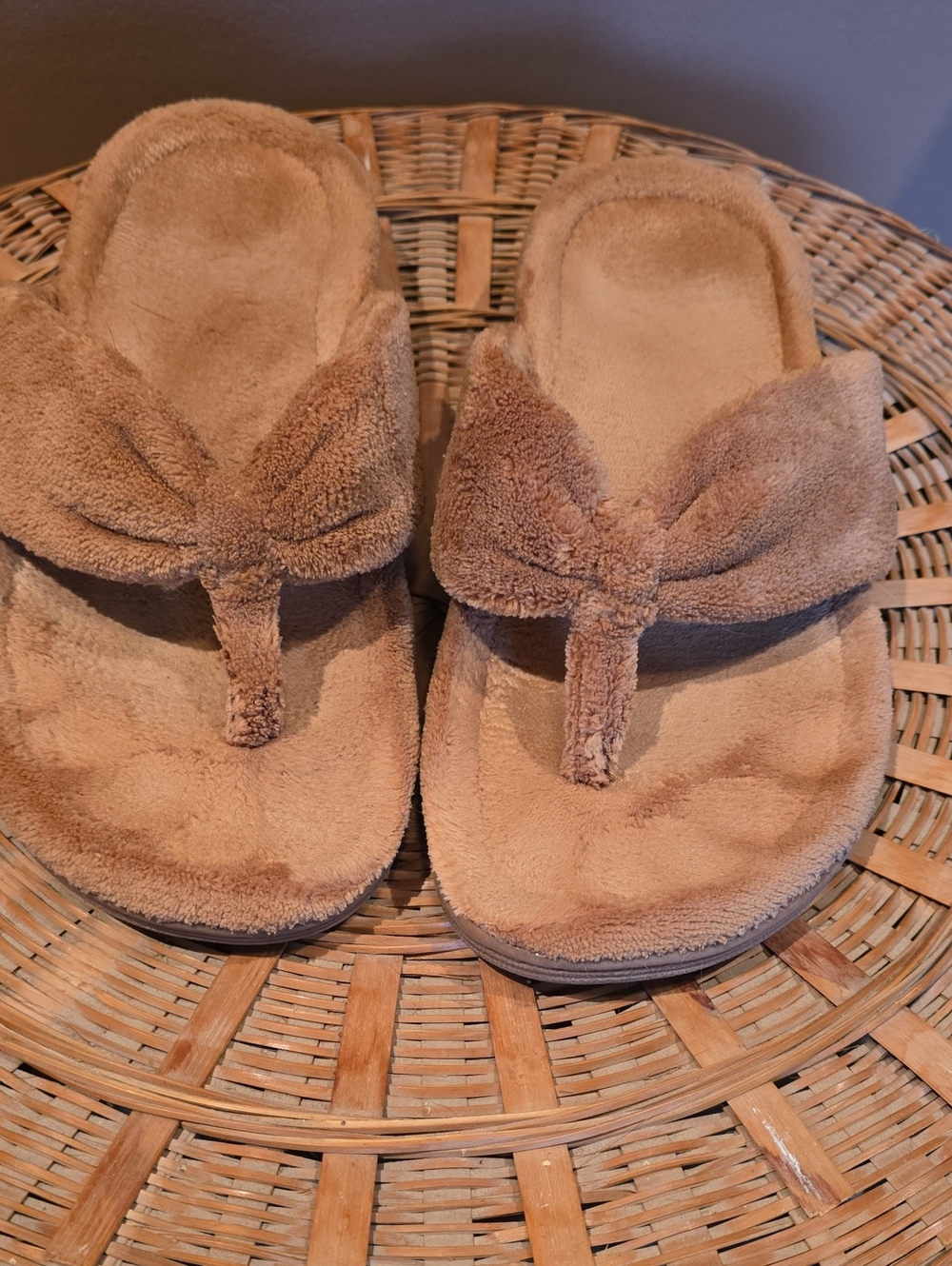 Vionic Plush Flip Flop Slippers